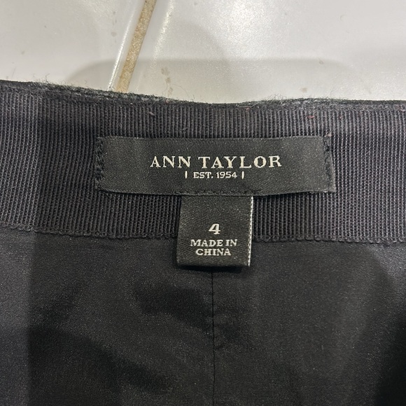 Size 4, 18 inch length. Wool/poly skirt - Picture 3 of 5